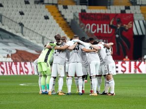 Savunma Toparlandı, Kartal Zirveye Ortak Oldu