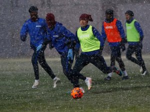 Trabzonspor Kar Altında Çalıştı