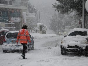 Yunanistan’da Kar Fırtınası: 3 Ölü