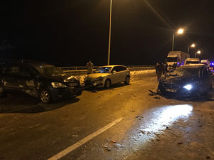 Samsun'da buzlanan viyadükte 15 araç çarpıştı 4 yaralı