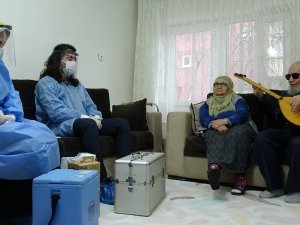 Hanifi Dede’den Aşı İçin Gelen Sağlıkçılara Sazlı Sözlü “Korona” Bestesi