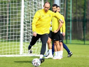 Umut Bulut, Rekora Koşuyor