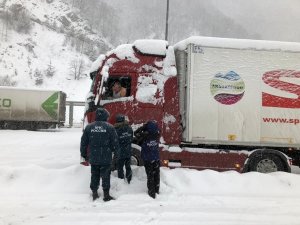 Rusya’da Düşen Çığın Altında Kalmaktan Son Anda Kurtuldular