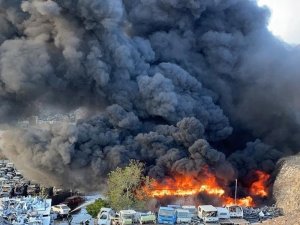 Umman’da Sanayi Bölgesinde Büyük Yangın