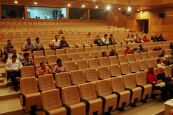 Boş Salona Kur’an Ziyafeti Sundular