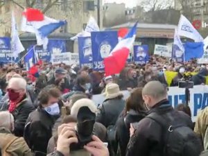 Fransa’da Göçmen Karşıtı Grup Kimlikçi Nesil’in Feshedilmesi Protesto Edildi