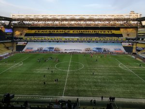 Fenerbahçe’de Zemin Onarılıyor