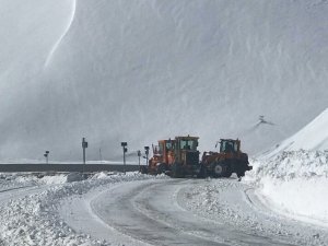 Eğribel Geçidi İçin 24 Saat Mesaideler