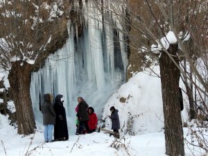 Girlevik Şelalesi ’Buz Dağı’ Gibi