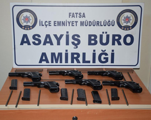 Rize'den Giden Kamyonette 6 Adet Kaçak Silah Ele Geçirildi: 2 Gözaltı