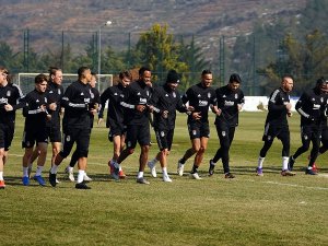 Beşiktaş’ta Ghezzal Ve Montero Sahaya İndi