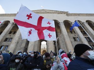 Gürcistan’da Muhalefet Sokağa İndi