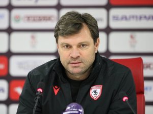 Ertuğrul Sağlam: "Kaldı 11 Maç"