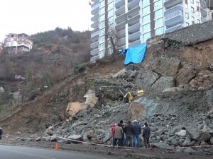 Artvin’de İstinat Duvarı Çöken Binada Yaşayan 52 Hane Tahliye Edildi