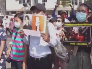 Myanmar’da Protestoculara Ateş Açıldı