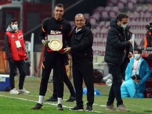 Fatih Terim’den Fernando Muslera’ya Plaket