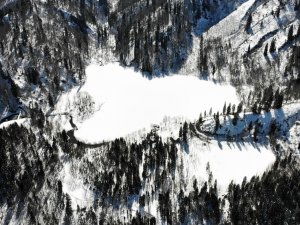 Buz Tutan Karagöl Fotoğraf Tutkunlarının Gözdesi Oldu