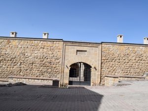 Türk-islam Tarihinde İlk Ve Tek: 3 Dilli Kitabe