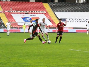 Süper Lig: Gaziantep Fk: 0 - Gençlerbirliği: 1 (İlk Yarı)