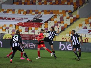 Süper Lig: Yeni Malatyaspor: 0 - Beşiktaş: 0 (İlk Yarı)