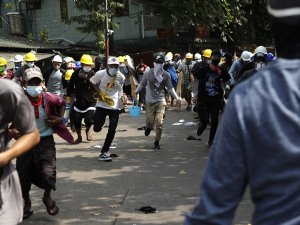 Myanmar’da Polis, Protestoculara Ateş Açtı: 6 Ölü