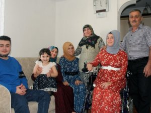 Ömrünü Engelli Çocuklarına Adadı