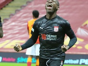 Sivasspor’da Max Gradel Kırmızı Kart Gördü!
