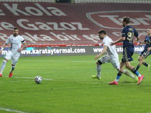 Süper Lig: Konyaspor: 0 - Fenerbahçe: 2 (İlk Yarı)