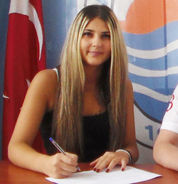 Pazarspor'un Bayan Kalecisi Yuvaya Döndü