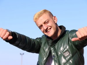 Mesut Özil’e Benzerliği İle Dikkat Çeken Genç: "Onunla Gurur Duyuyorum”