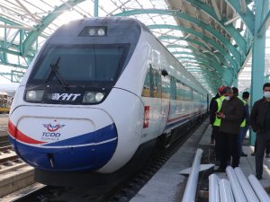 Yüksek Hızlı Tren İlk Kez Sivas Tren Garında