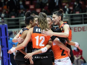 Vakıfbank, Yedinci Kez Kupa Voley Şampiyonu