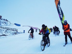 Zirveden Adrenalin Dolu İnişini Kask Kamerasıyla Görüntüledi