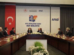 İçişleri Bakanı Süleyman Soylu: "Deprem Sonrası Enkaz Altında Nerede Olduğunuz Belirlenebilecek"