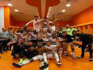 Beşiktaş’tan Galibiyet Pozu