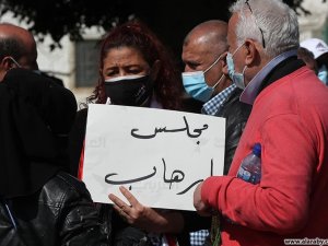 Lübnan’da Binlerce Kişi Ülkedeki Siyasi Ve Ekonomik Krizi Protesto Etti