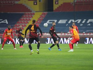 Süper Lig: Kayserispor: 0 - Galatasaray: 1 (İlk Yarı)