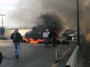 Lübnan’da Siyasi Ve Ekonomik Krize Yönelik Protestolara Gazlı Müdahale