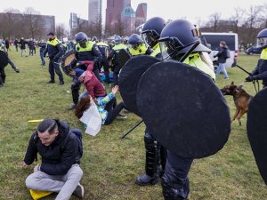 Hollanda’da Genel Seçim Öncesi Hükümet Karşıtı Protesto