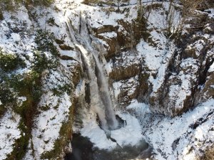 Gümüşhane’de Çağlayandibi Şelalesi Buz Tuttu