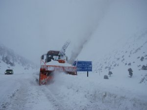 Antalya-konya Karayolunda Kar Kalınlığı 60-70 Santime Ulaştı