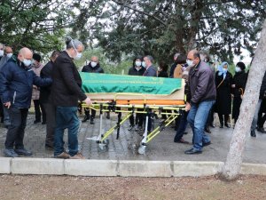 Koronadan Ölen Doktor, Babası İçin Ayrılan Mezara Defnedildi