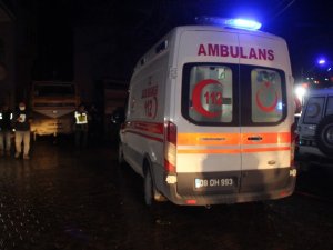 Yusufeli Dereiçi Köyündeki Yangında Soğutma Çalışmaları Devam Ediyor