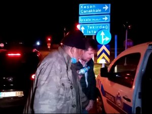 Orta Refüjde Yatarken Bulundu, Görenlerin İçini Acıttı