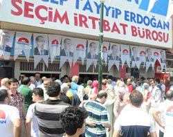 Başbakan Erdoğan'ın Seçim İrtibat Bürosu Açıldı
