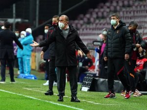 Fatih Terim Sarı Kart Gördü