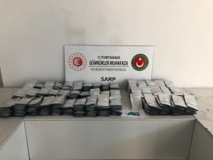 Sarp Sınır Kapısı’nda Bir Minibüste 771 Bin 500 Adet Hibrit Salatalık Tohumu Ele Geçirildi