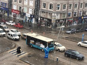 Erzurum’da Kar Yağışı Etkili Oluyor