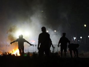 Tayland’da Monarşi Karşıtı Protestocular Polisle Çatıştı