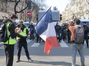 Fransa’nın Birçok Kentinde Irkçılık Ve Polis Şiddeti Protesto Edildi